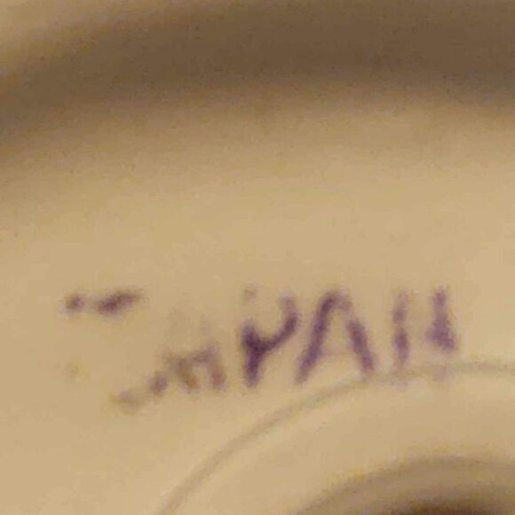 Vintage Amish Couple Salt And Pepper Shaker Set - Picture 3 of 9